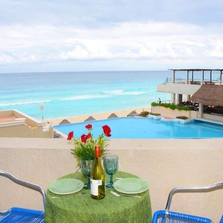 Ocean Front Suite, Balcony, Kitchen. Cancun Exterior photo