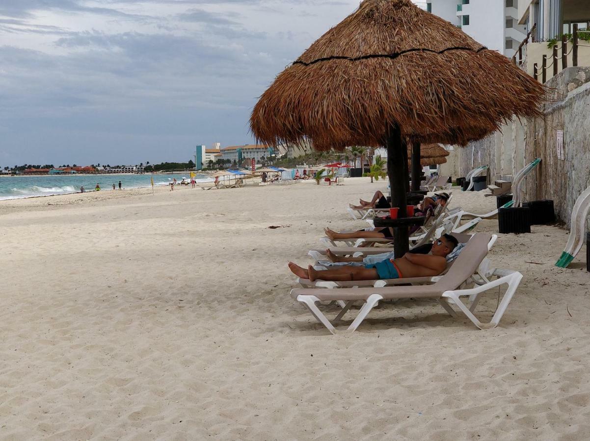 Ocean Front Suite, Balcony, Kitchen. Cancun Exterior photo