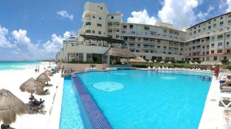 Ocean Front Suite, Balcony, Kitchen. Cancun Exterior photo