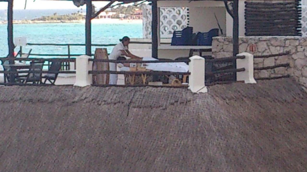Ocean Front Suite, Balcony, Kitchen. Cancun Exterior photo