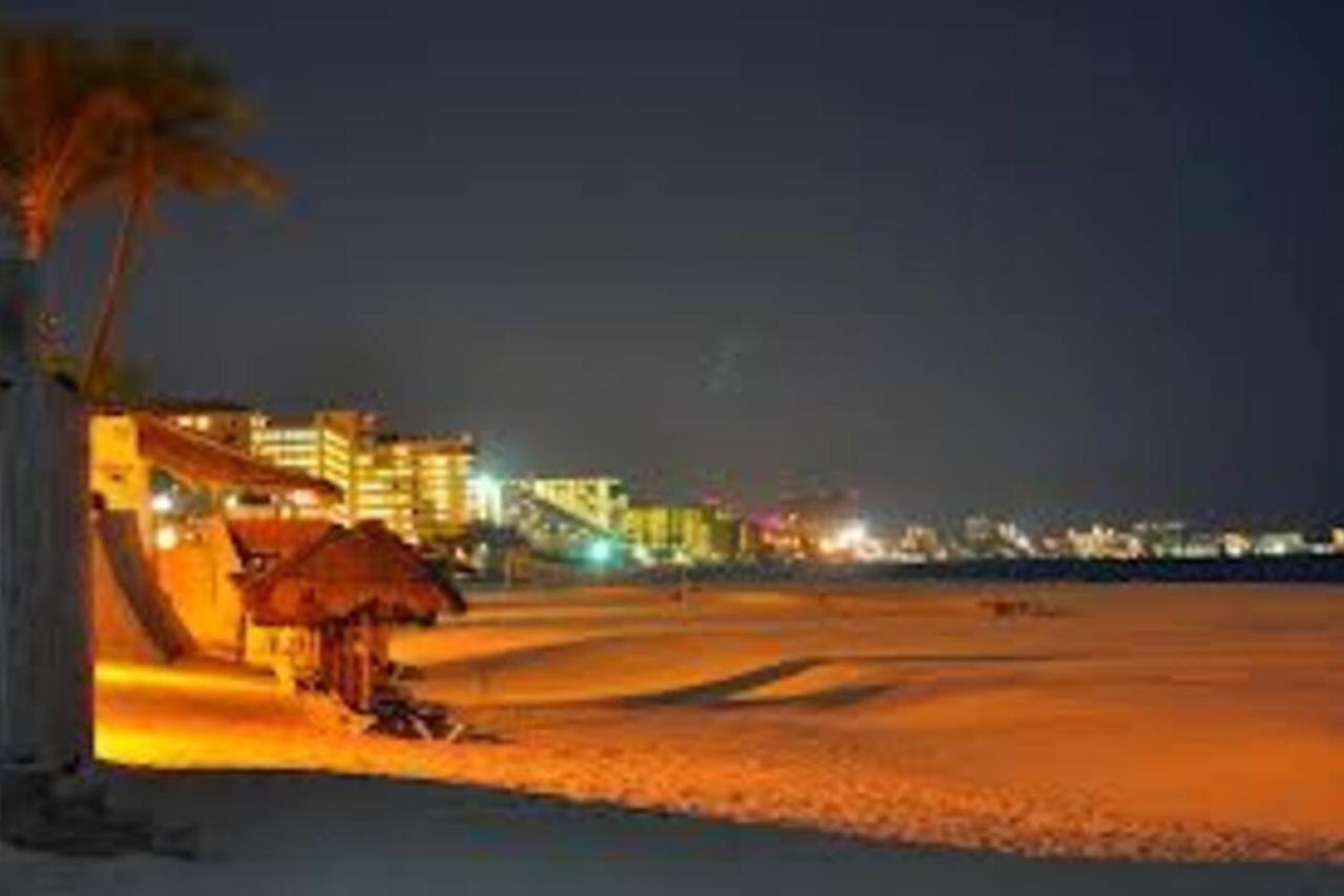 Ocean Front Suite, Balcony, Kitchen. Cancun Exterior photo